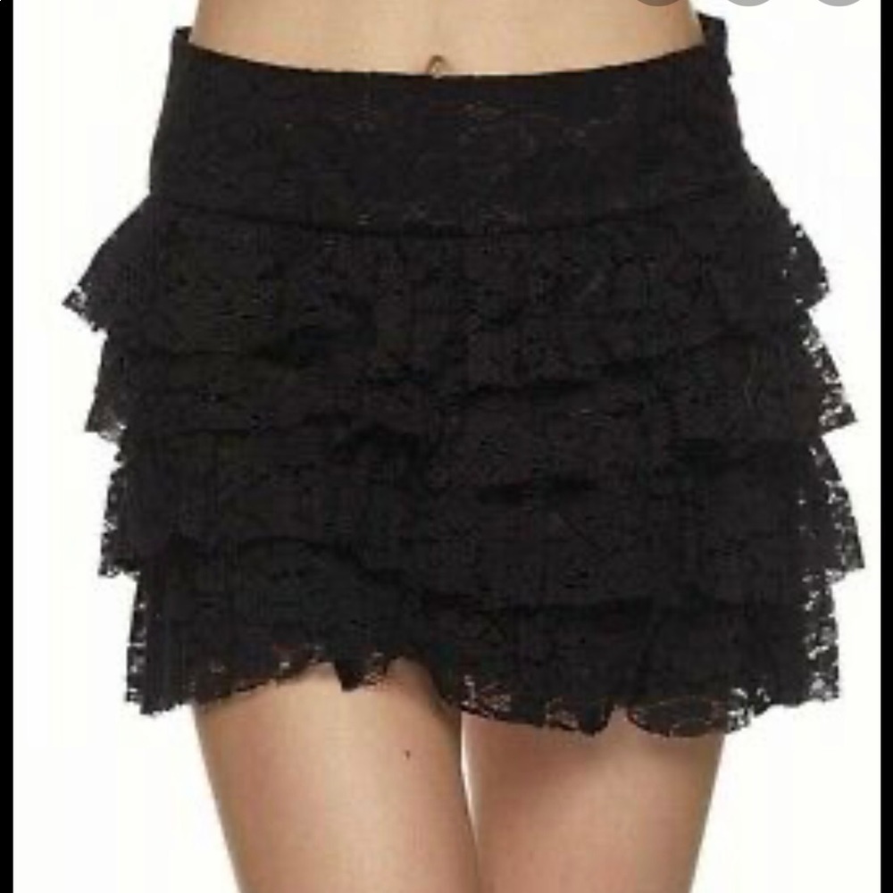 NWOT Express Tiered Lace Mini Skirt